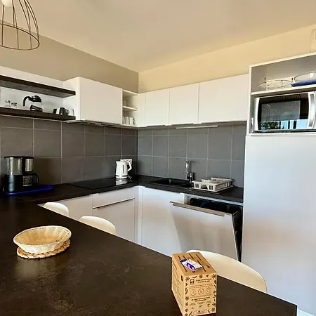 Neuf En Bord De Pour 6 Pers, Balcon, Piscine, Jacuzzi, Parking, Animaux Admis - Fr-1-194-233 * La Tranche-sur-Mer
